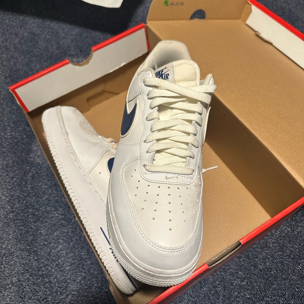 Nike Men's White and Blue Sneakers